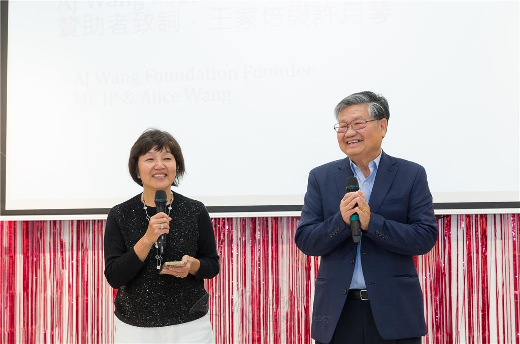 Mr. JP, co-founder of AJ Wang Foundation, shares his deep gratitude for being a scholarship beneficiary himself as a youth, and shares his commitment to ‘give back’ to others is inspired by Venerable Master Hsing Yun’s vows and philosophy. His companion Alice Wang (left).