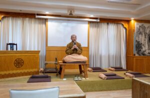 Venerable Hui Shiuan, Director of the Fo Guang Yuen Hsi Lai Art Gallery, guides a meditation session. Photo by Angie Chu.